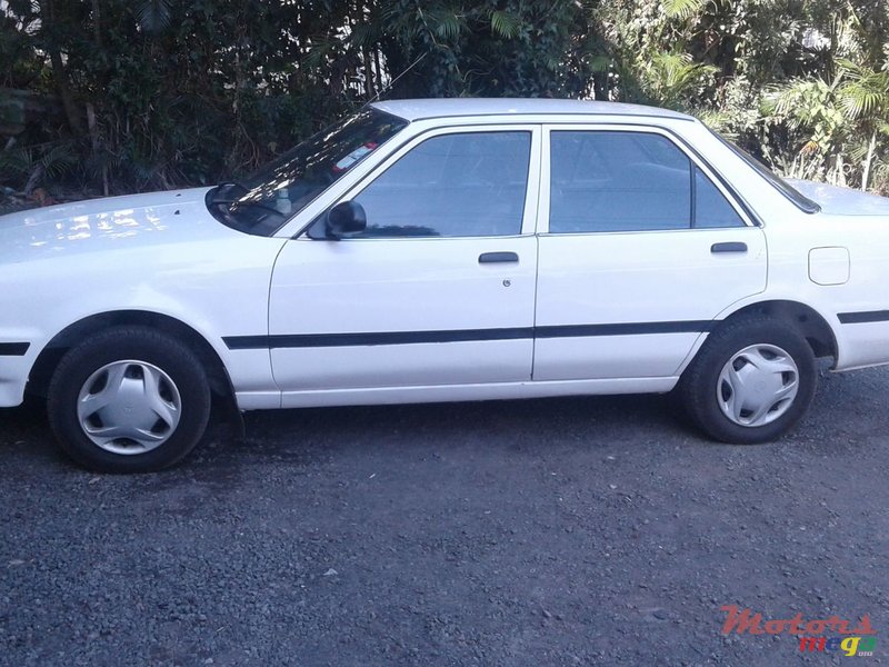 1989' Toyota Carina photo #1