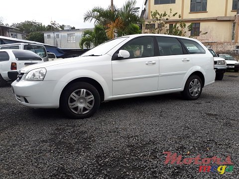 2009' Chevrolet Optra Autovan photo #1