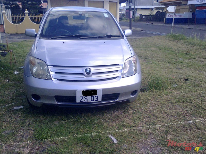 2003' Toyota I S T photo #2