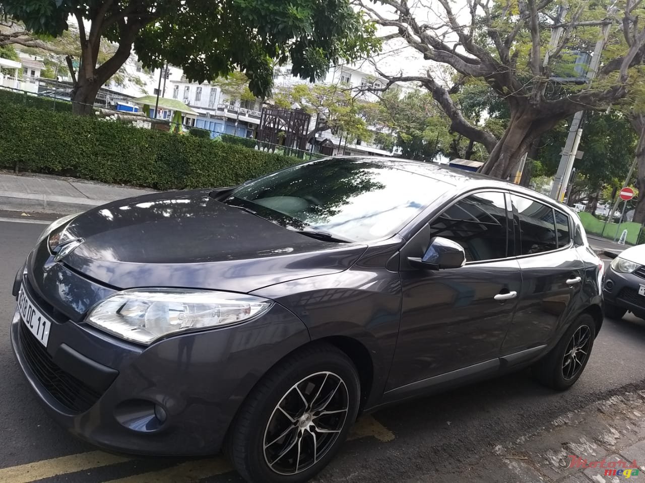 2011' Renault Megane photo #1