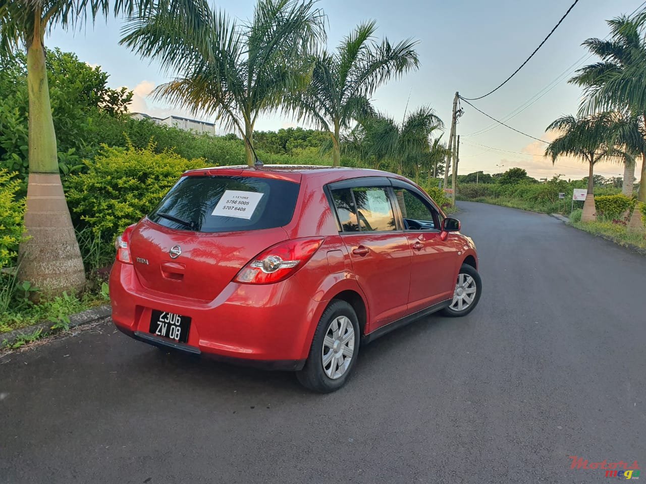 2008' Nissan Tiida Hatchback photo #3