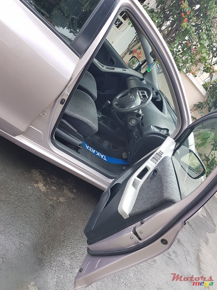 2010' Toyota Vitz photo #1