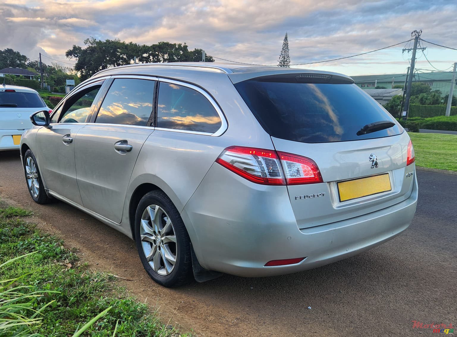 2012' Peugeot 508 SW photo #2