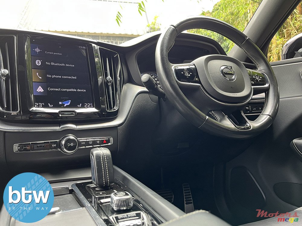 2020' Volvo XC60 T8 Recharge Plug-in Hybrid photo #5