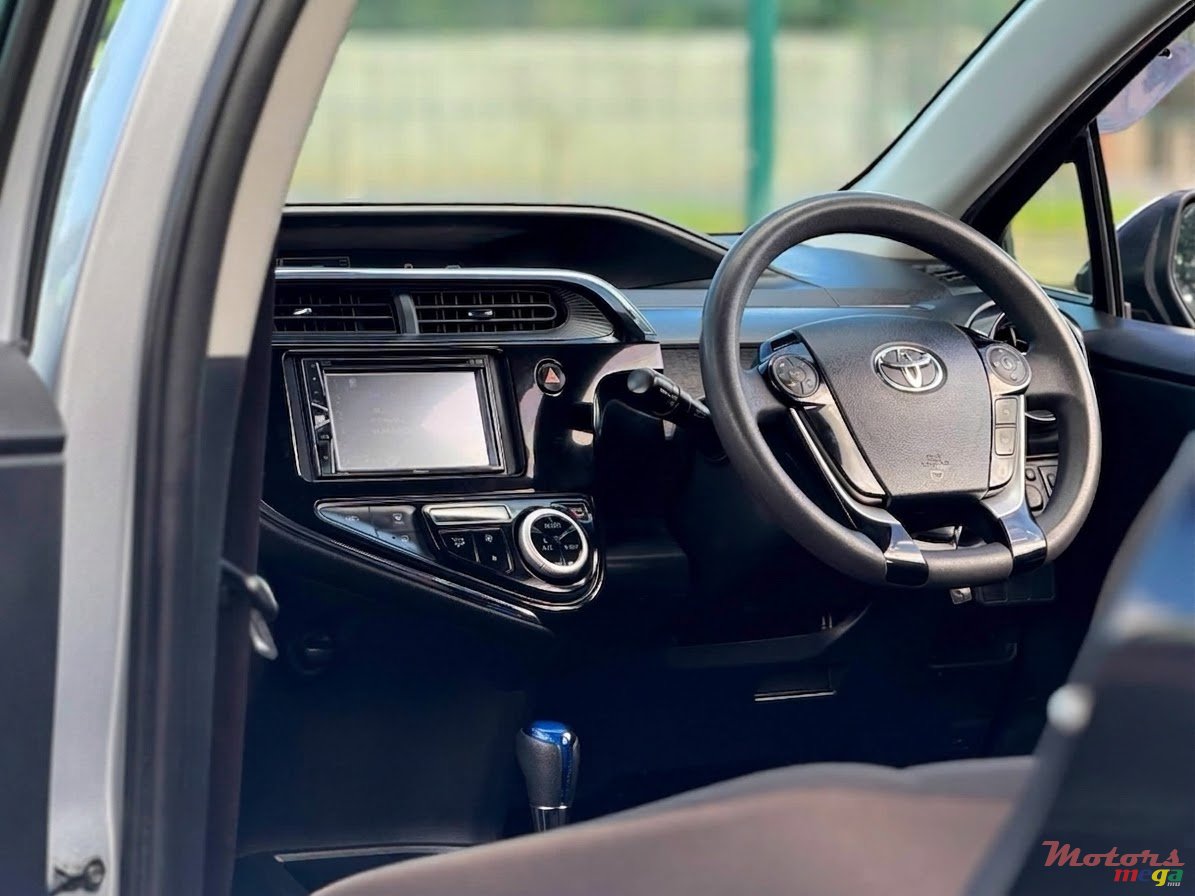 2021' Toyota Aqua photo #5