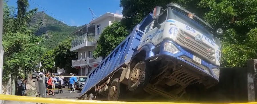 Tranquebar : Un pont cede sous le poids d’un camion