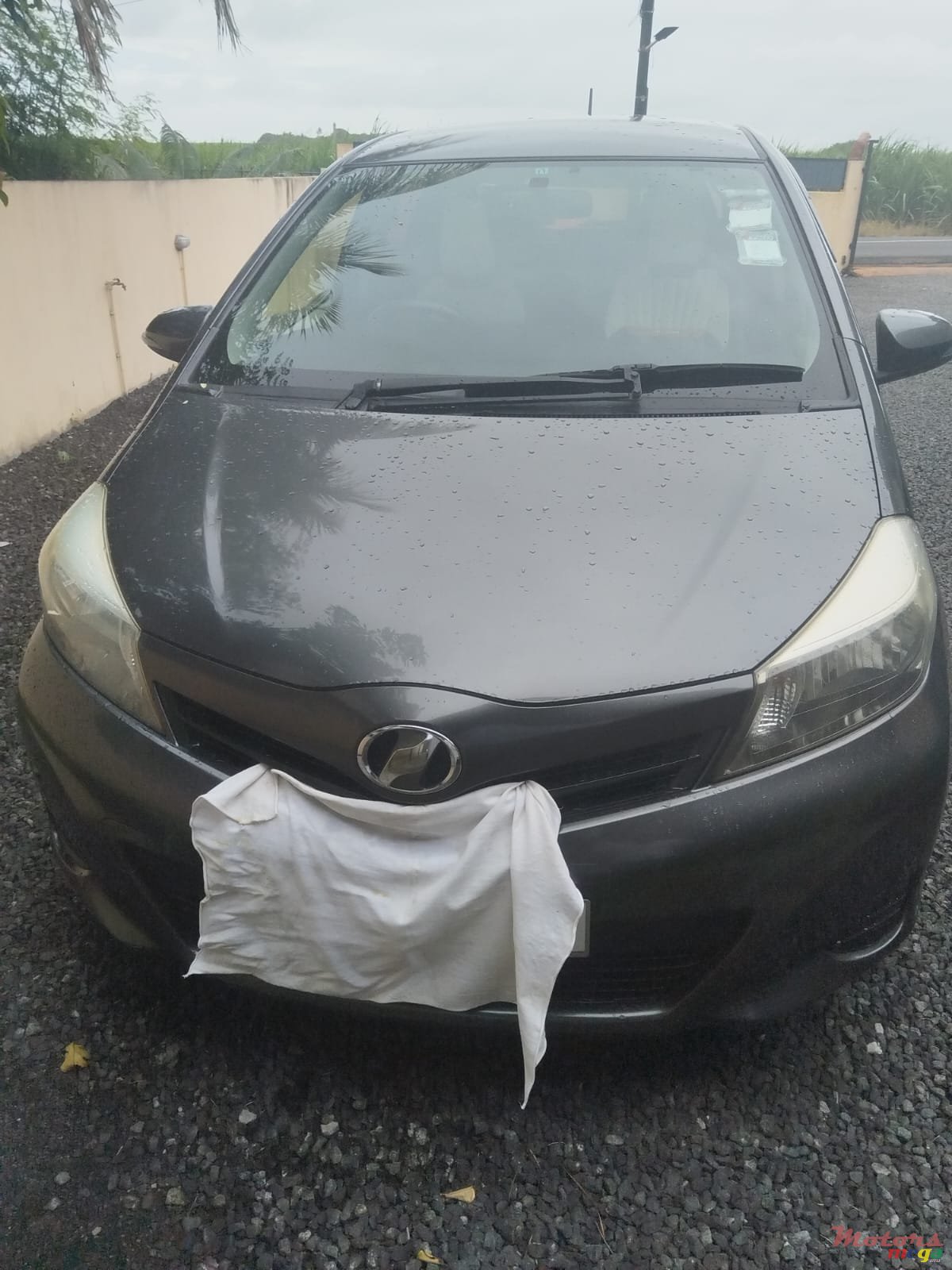 2012' Toyota Vitz photo #1