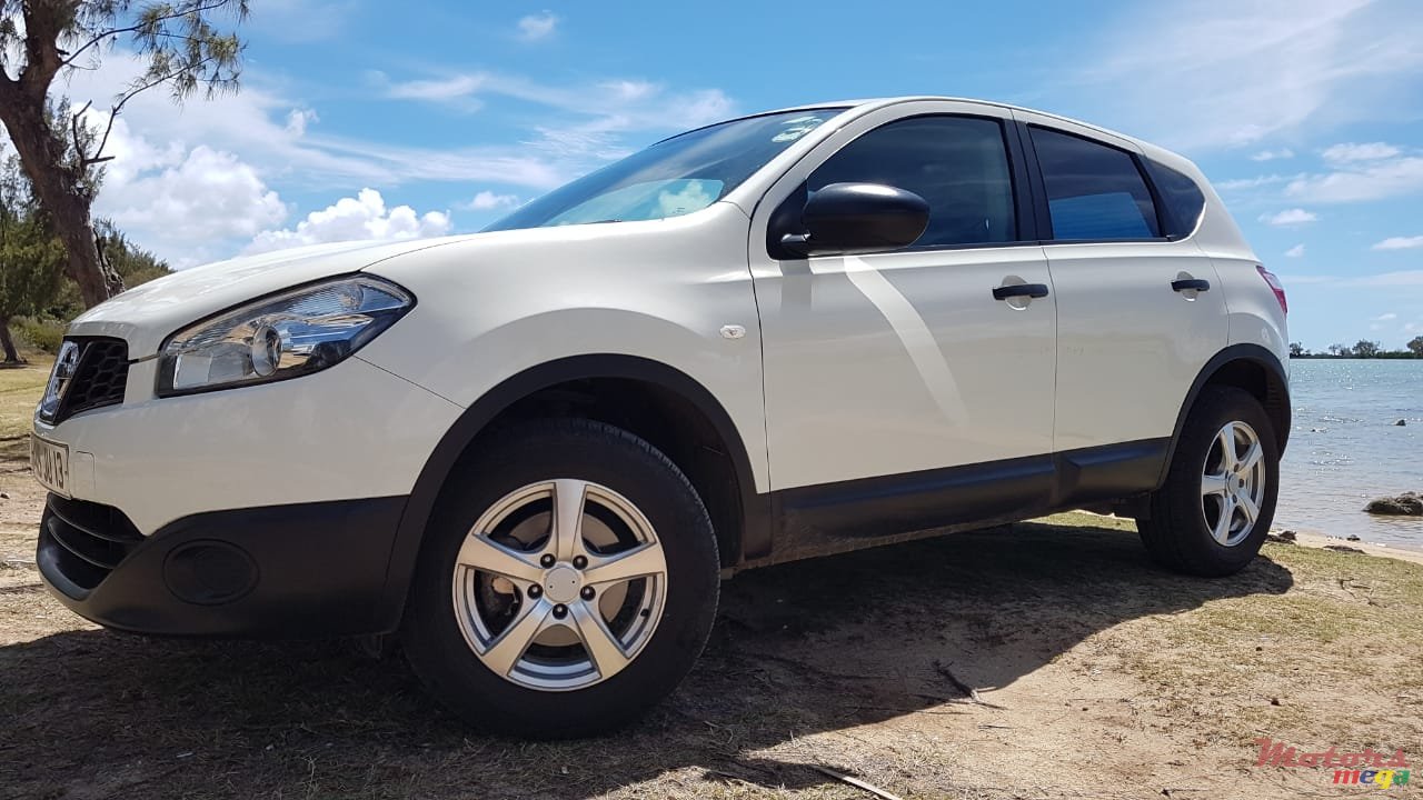 2013' Nissan Qashqai photo #1