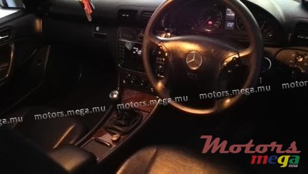 2004' Mercedes-Benz C200 Kompressor photo #2