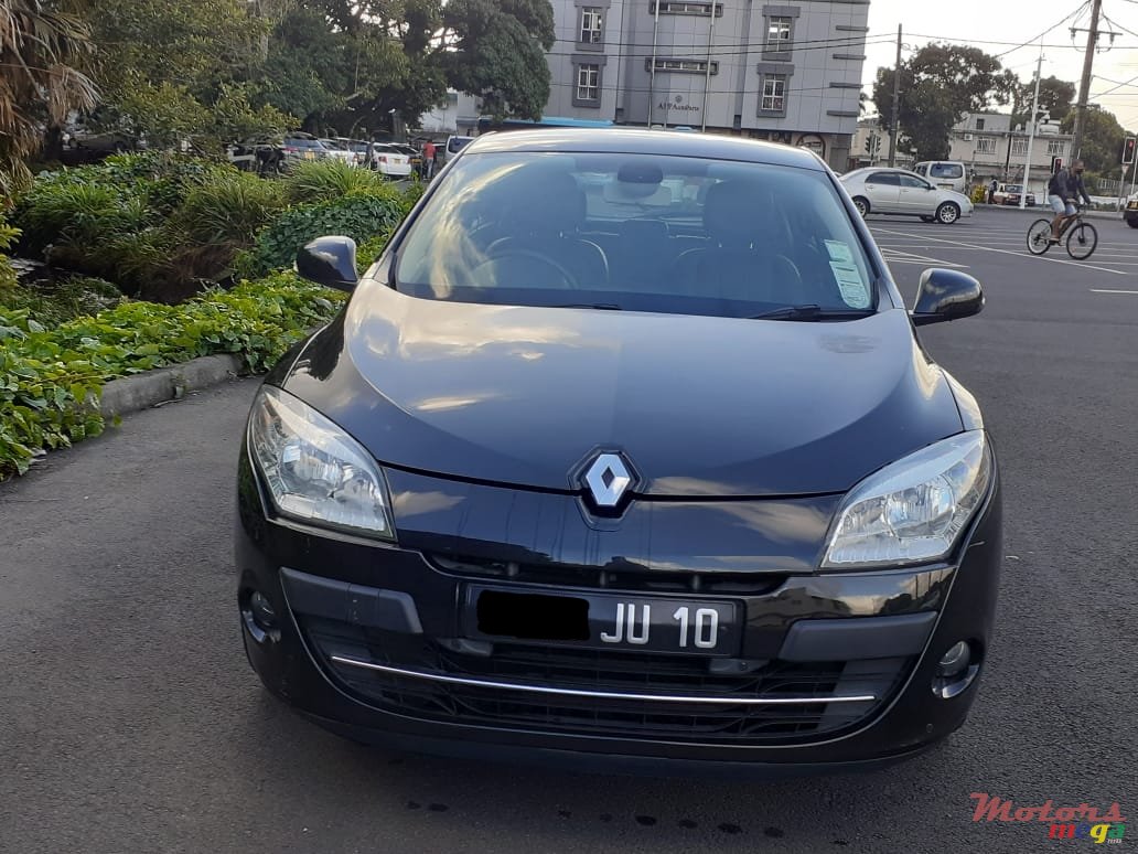 2010' Renault Megane Hatchback photo #4
