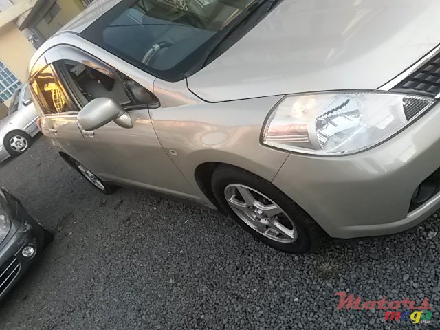 2005' Nissan Tiida HATCHBACK photo #2