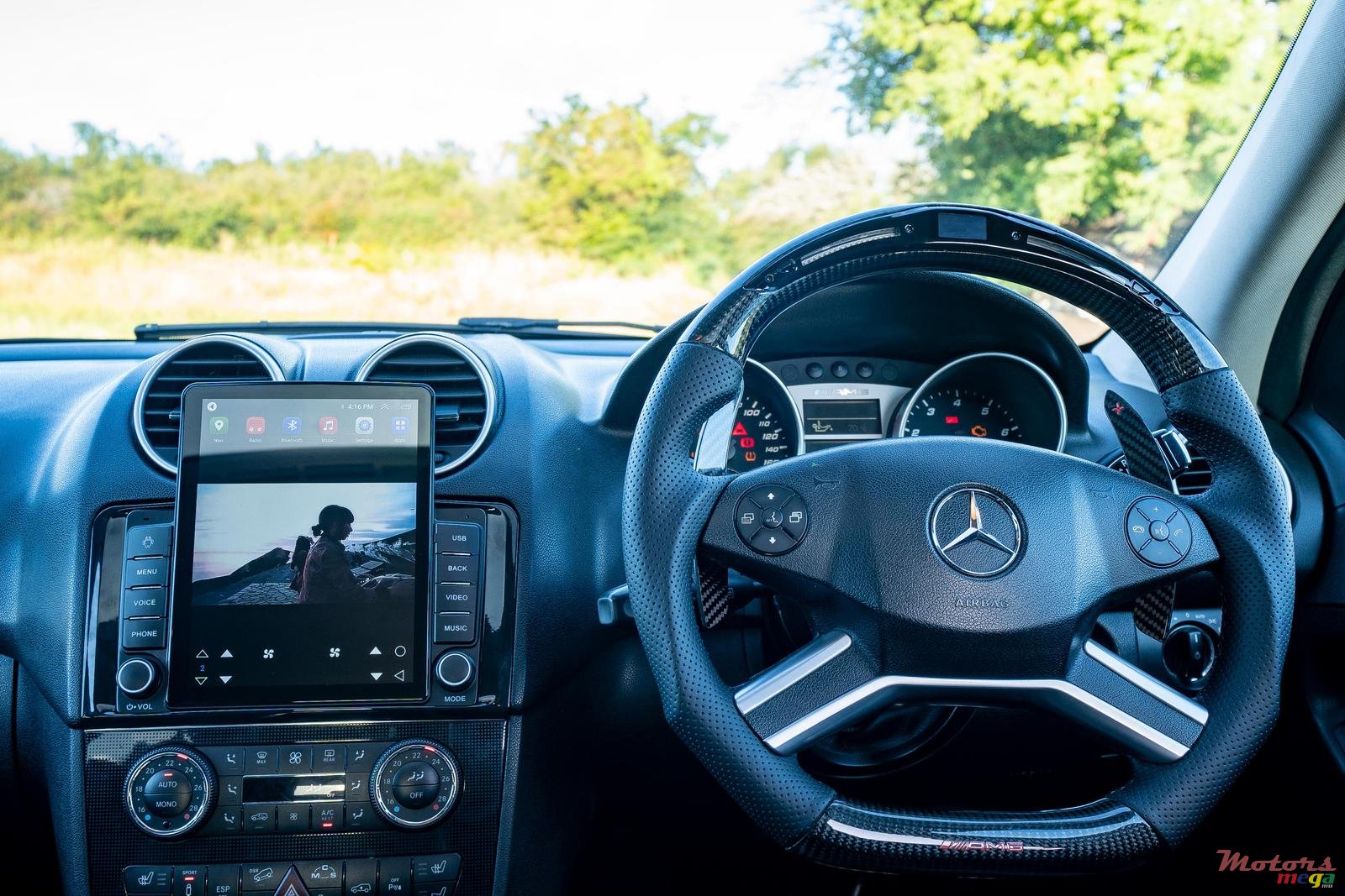 2009' Mercedes-Benz ML 63 AMG photo #4