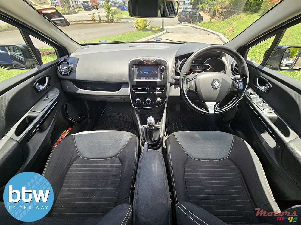 2015' Renault Clio photo #6