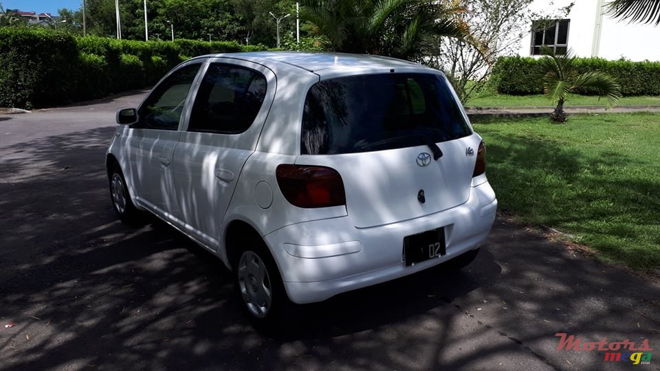 2002' Toyota Vitz photo #4