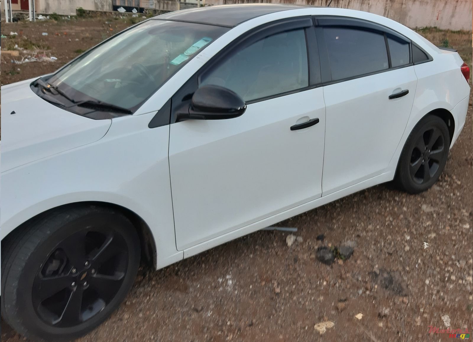 2011' Chevrolet Cruze photo #2