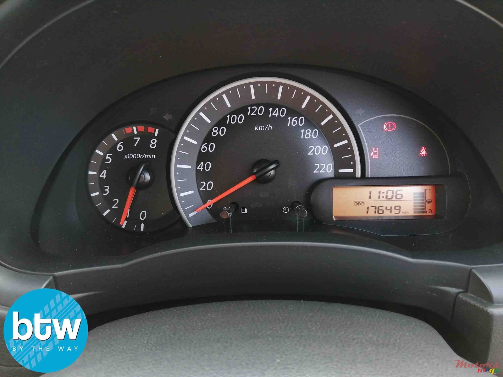 2016' Nissan March photo #7