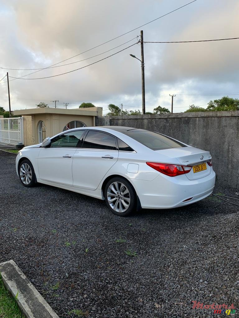 2011' Hyundai Sonata 2011 photo #3