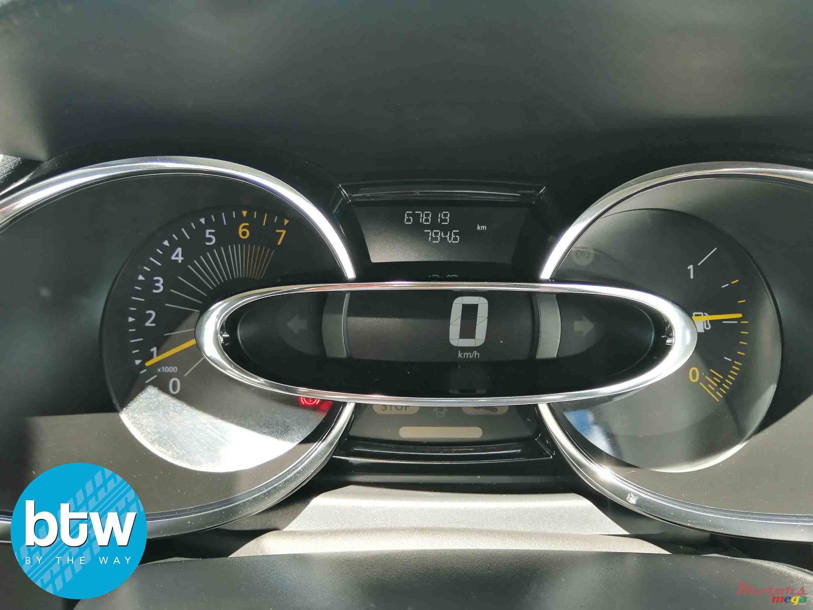 2014' Renault Clio photo #7