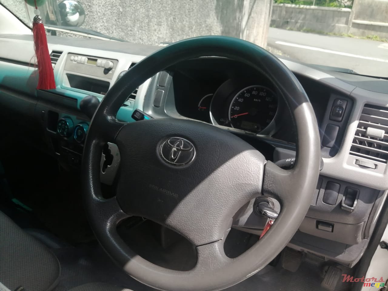 2013' Toyota photo #4