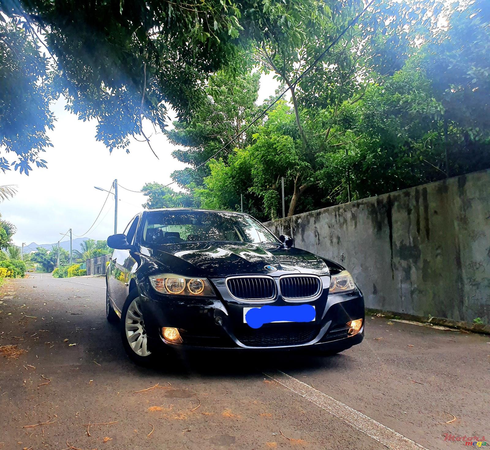 2009' BMW 320 photo #1