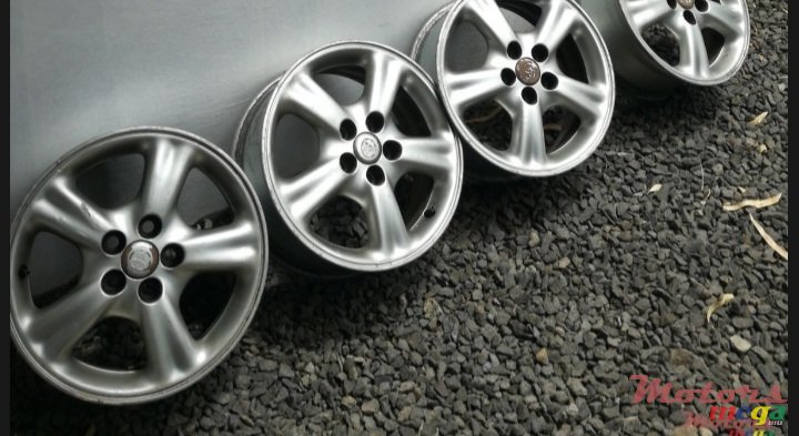 2022' Toyota photo #2