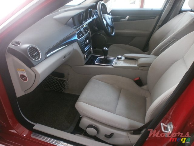 2012' Mercedes-Benz C180 Kompressor photo #6