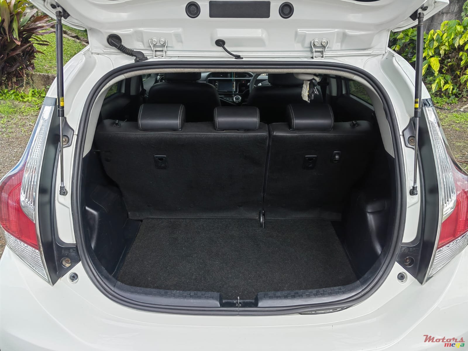 2016' Toyota Aqua photo #5