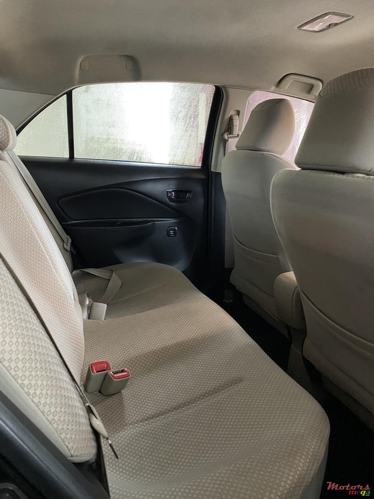 2008' Toyota Yaris photo #3