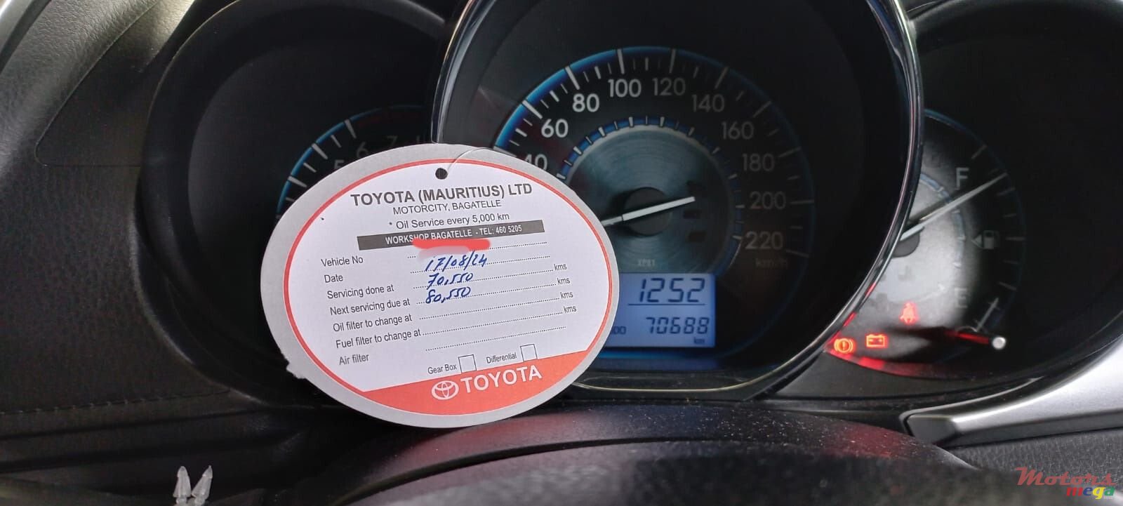 2017' Toyota Yaris photo #2