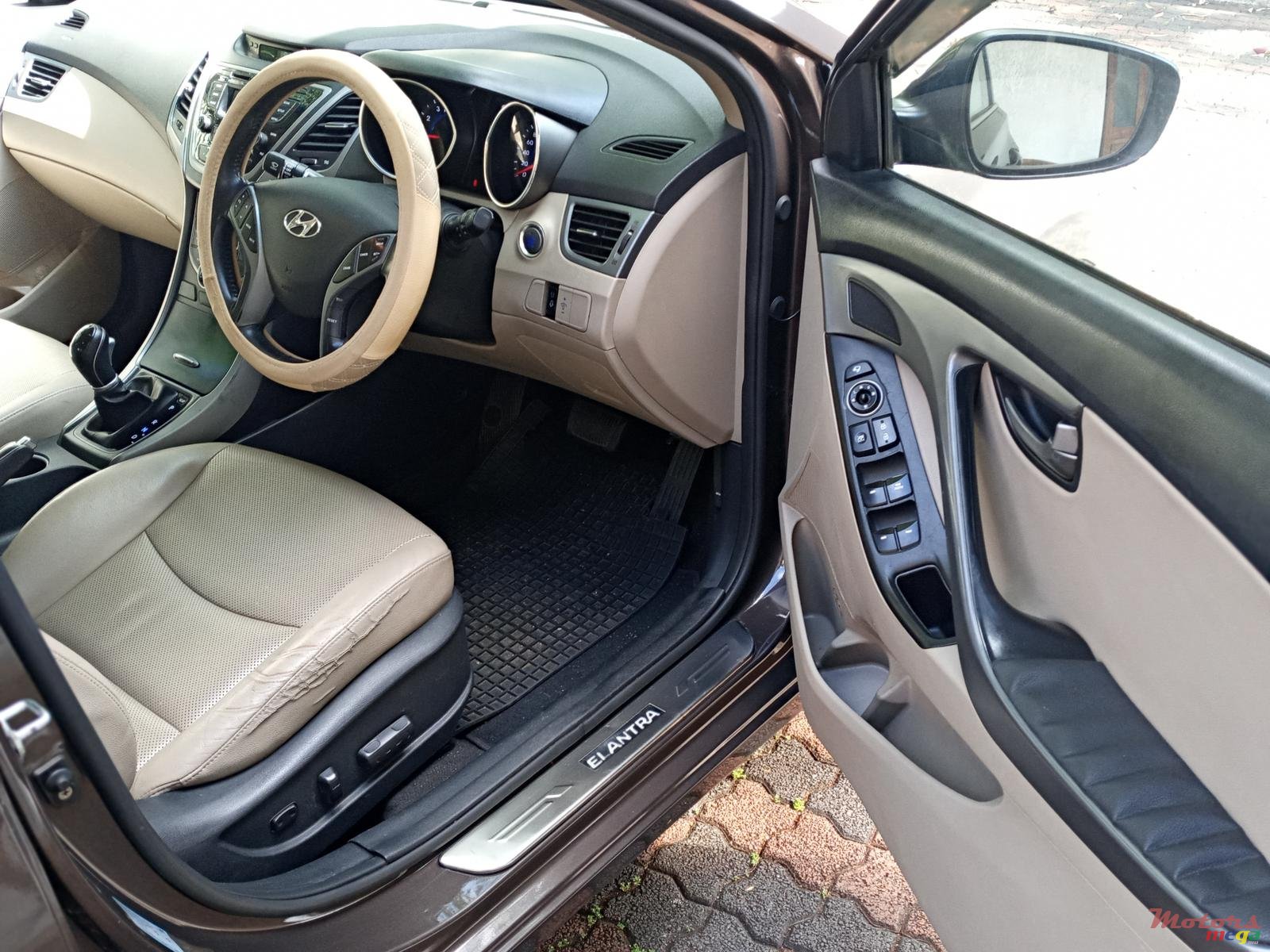 2016' Hyundai Elantra photo #1