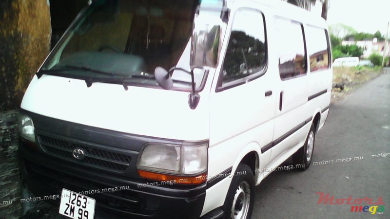 1999' Toyota HiAce photo #1