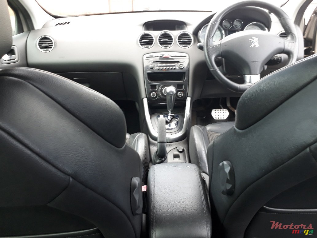2011' Peugeot 308 Automatic & Panoramic! photo #6