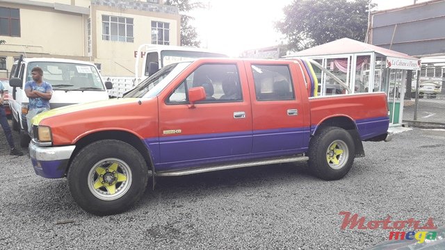 1990' Isuzu 4x4 photo #3