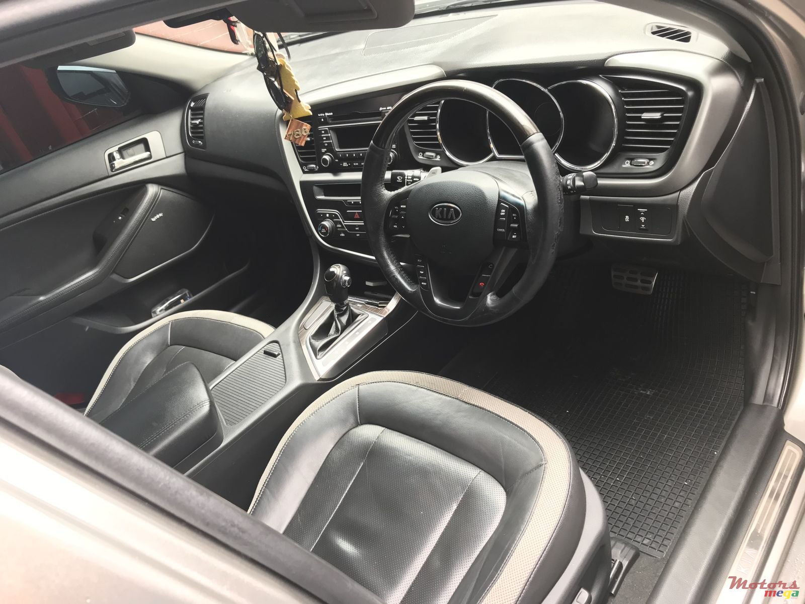 2012' Kia Optima photo #5