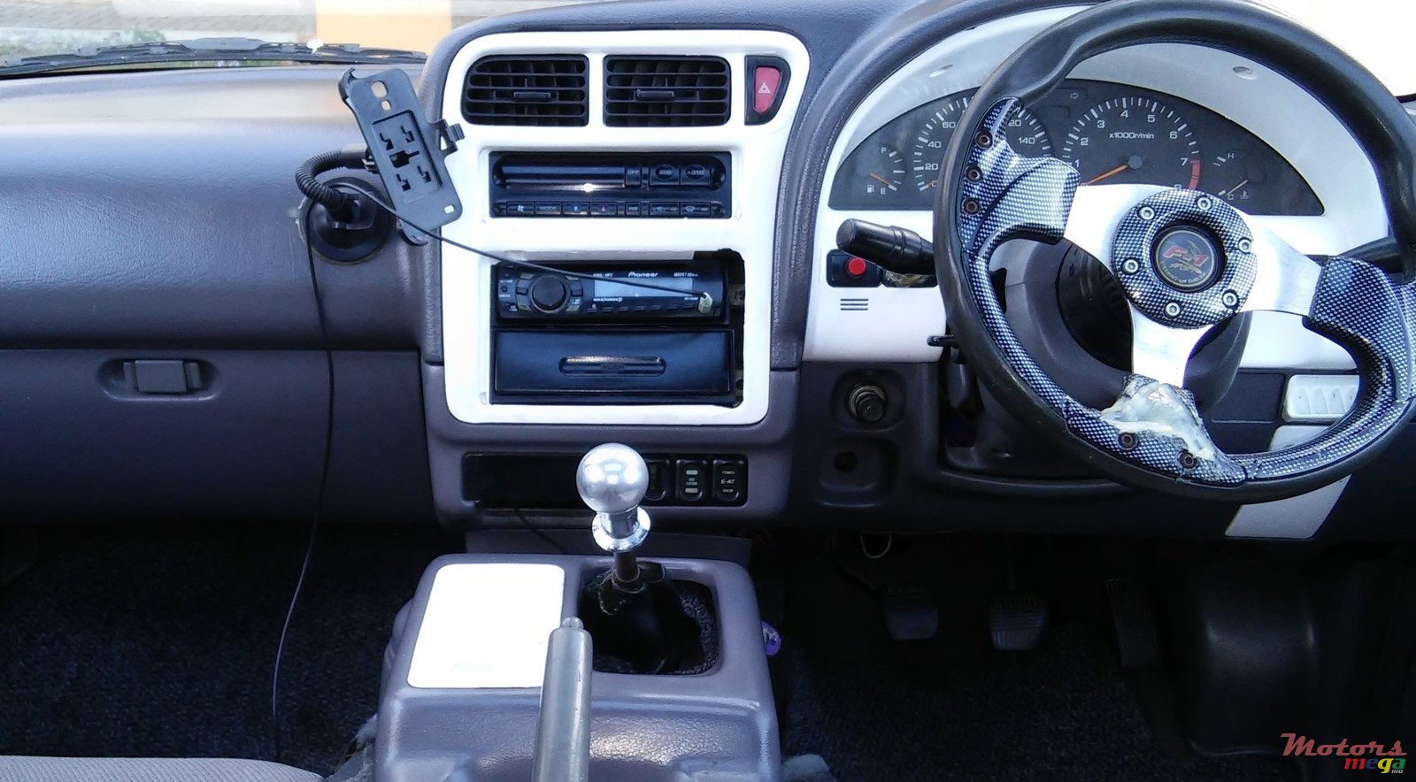 1995' Nissan Serena photo #4