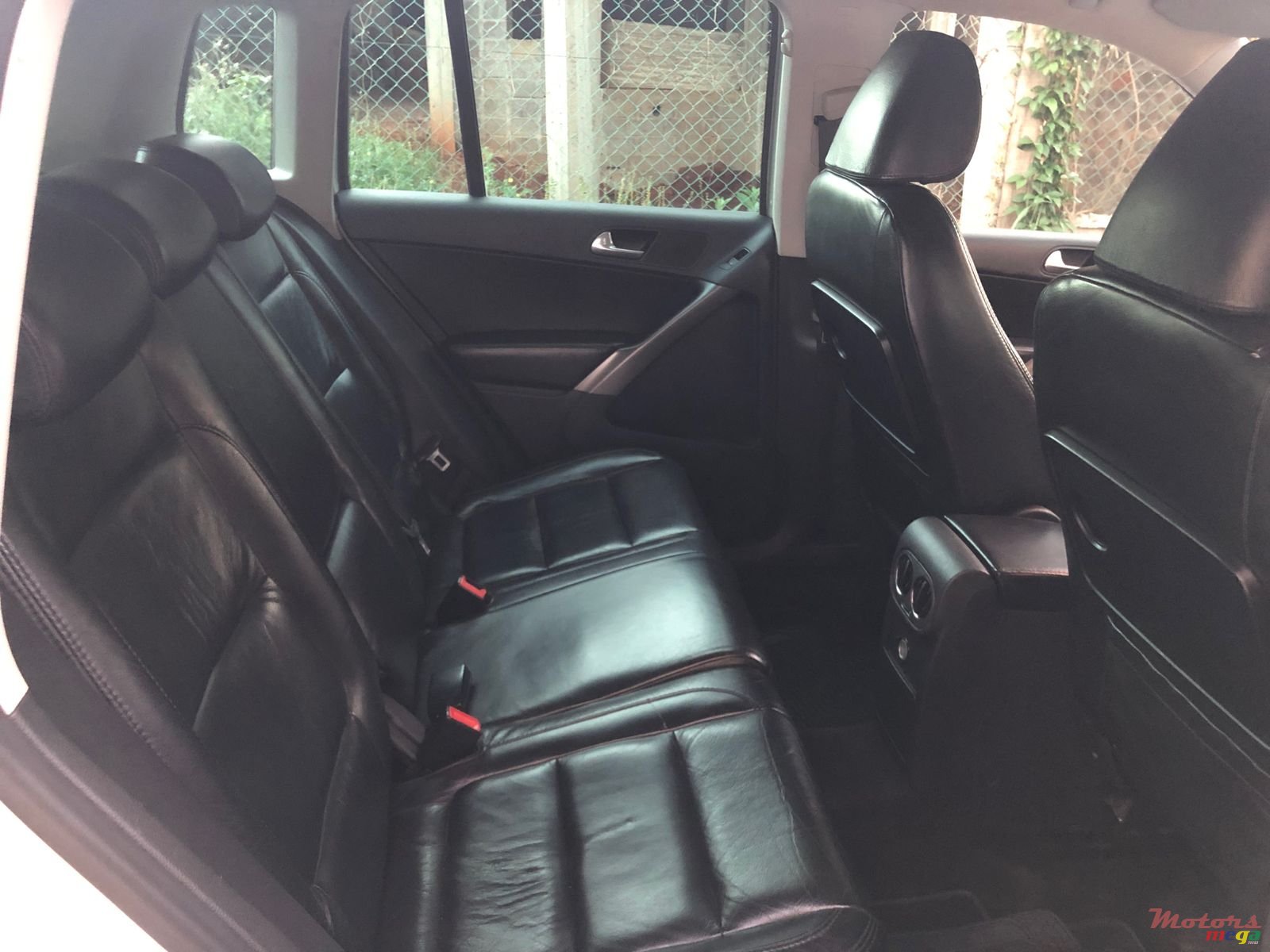 2010' Volkswagen Tiguan photo #4