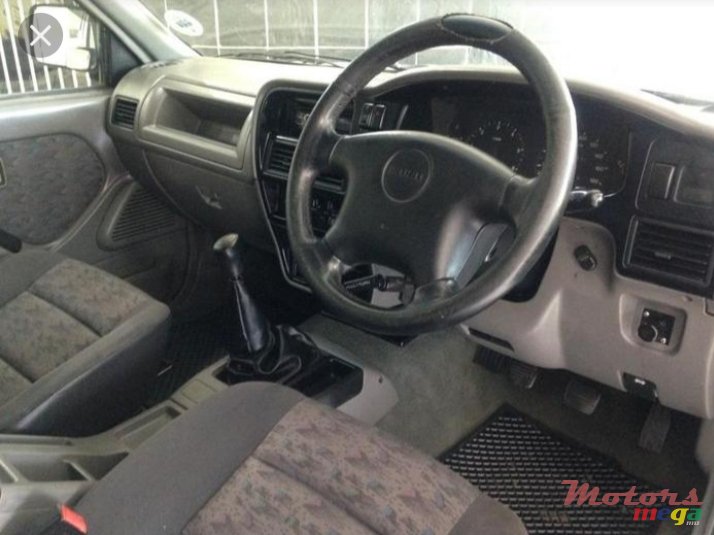 2000' Isuzu KB Series photo #2