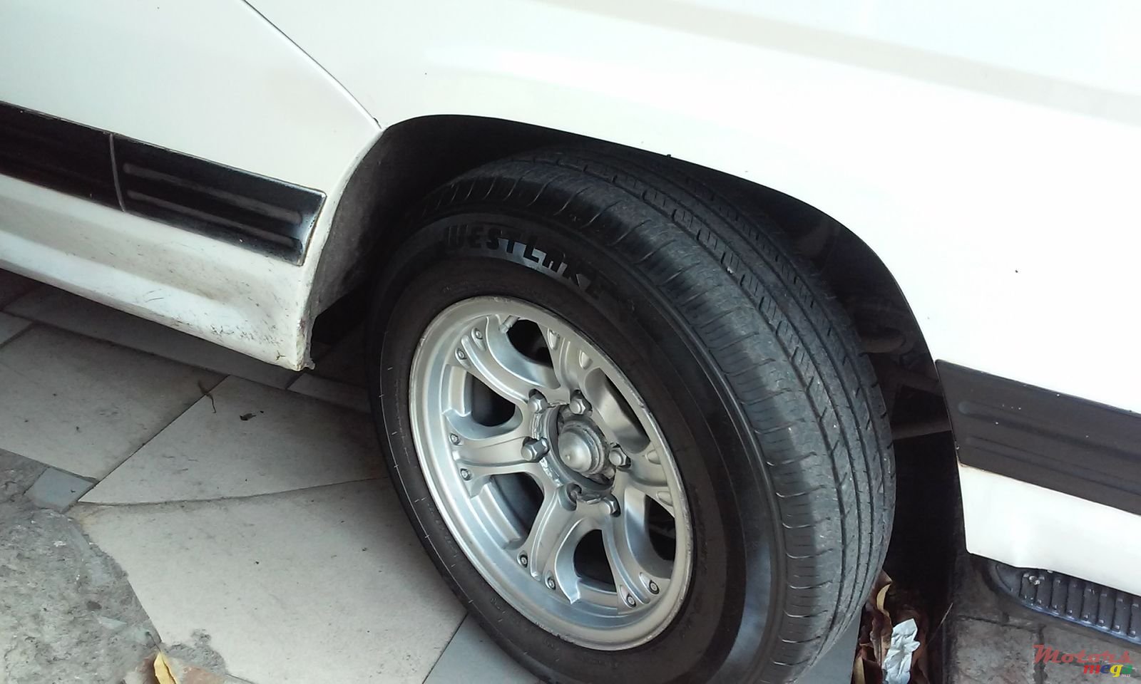 1999' Nissan Urvan photo #1