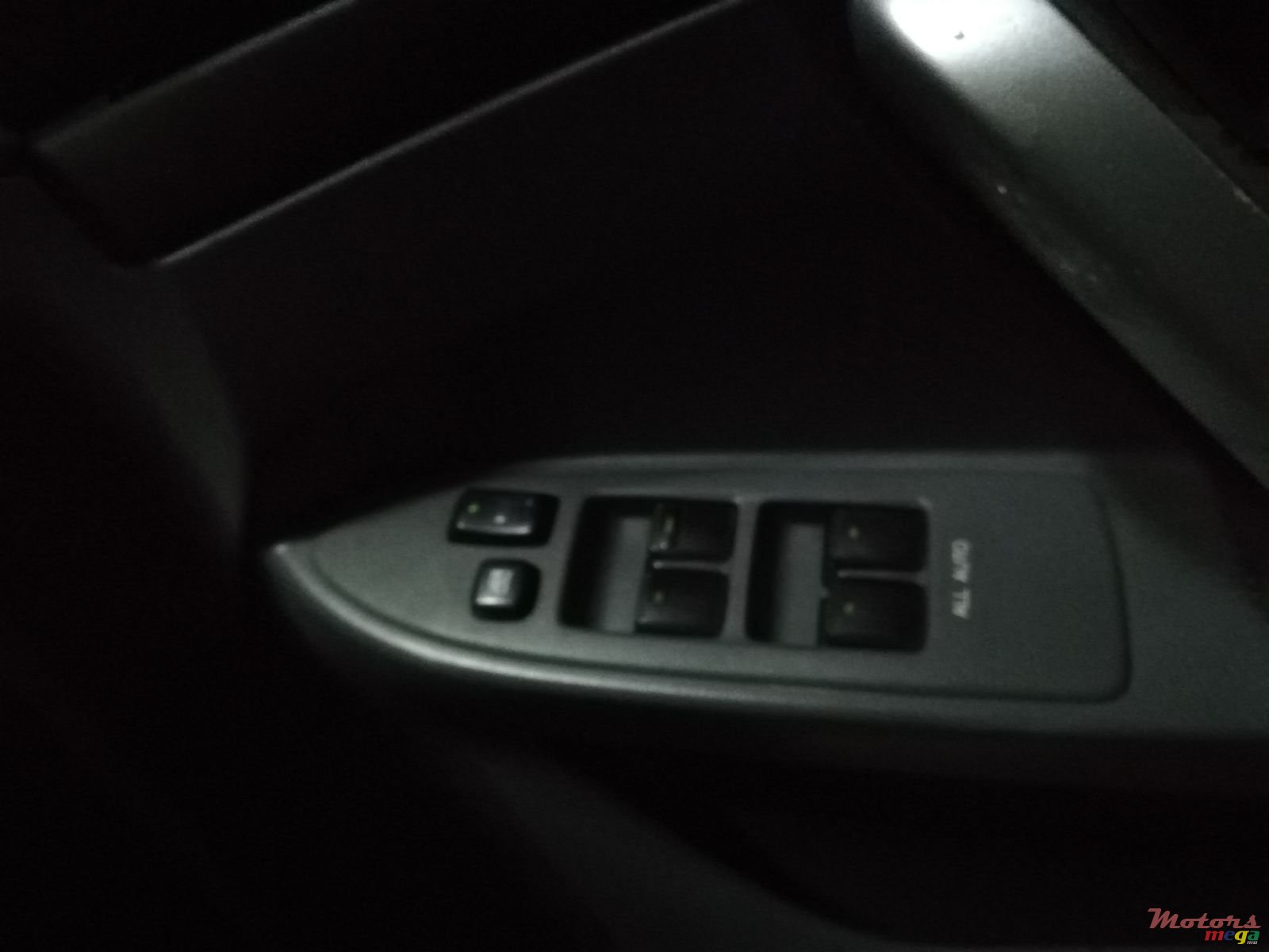 2003' Toyota Premio photo #6