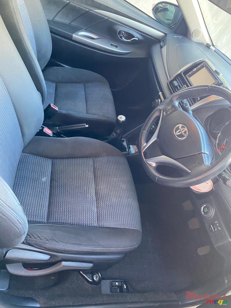 2017' Toyota Yaris photo #3