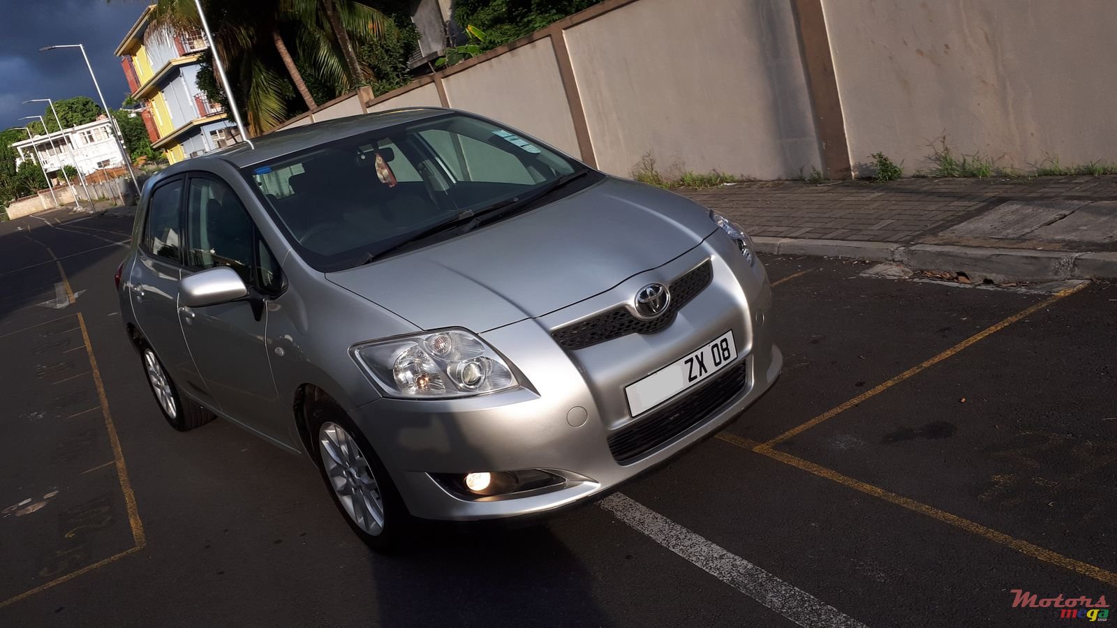 2008' Toyota Auris photo #1
