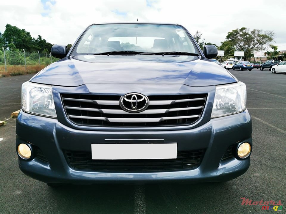 2014' Toyota Hilux photo #1