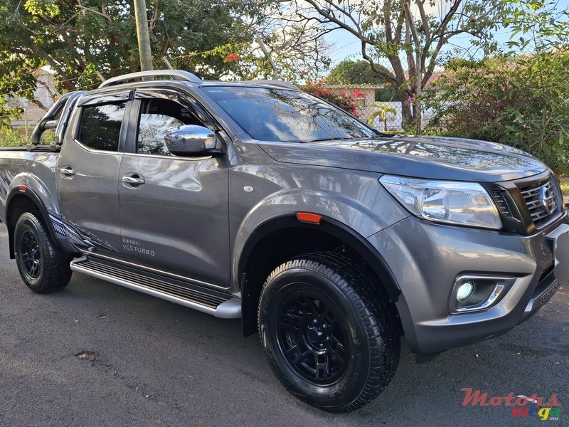 2021' Nissan Navara photo #2