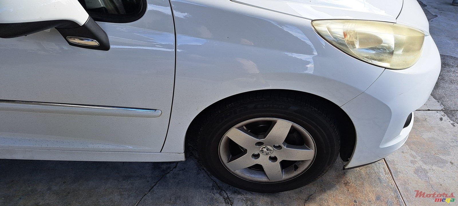 2012' Peugeot 207 Limited edition photo #5