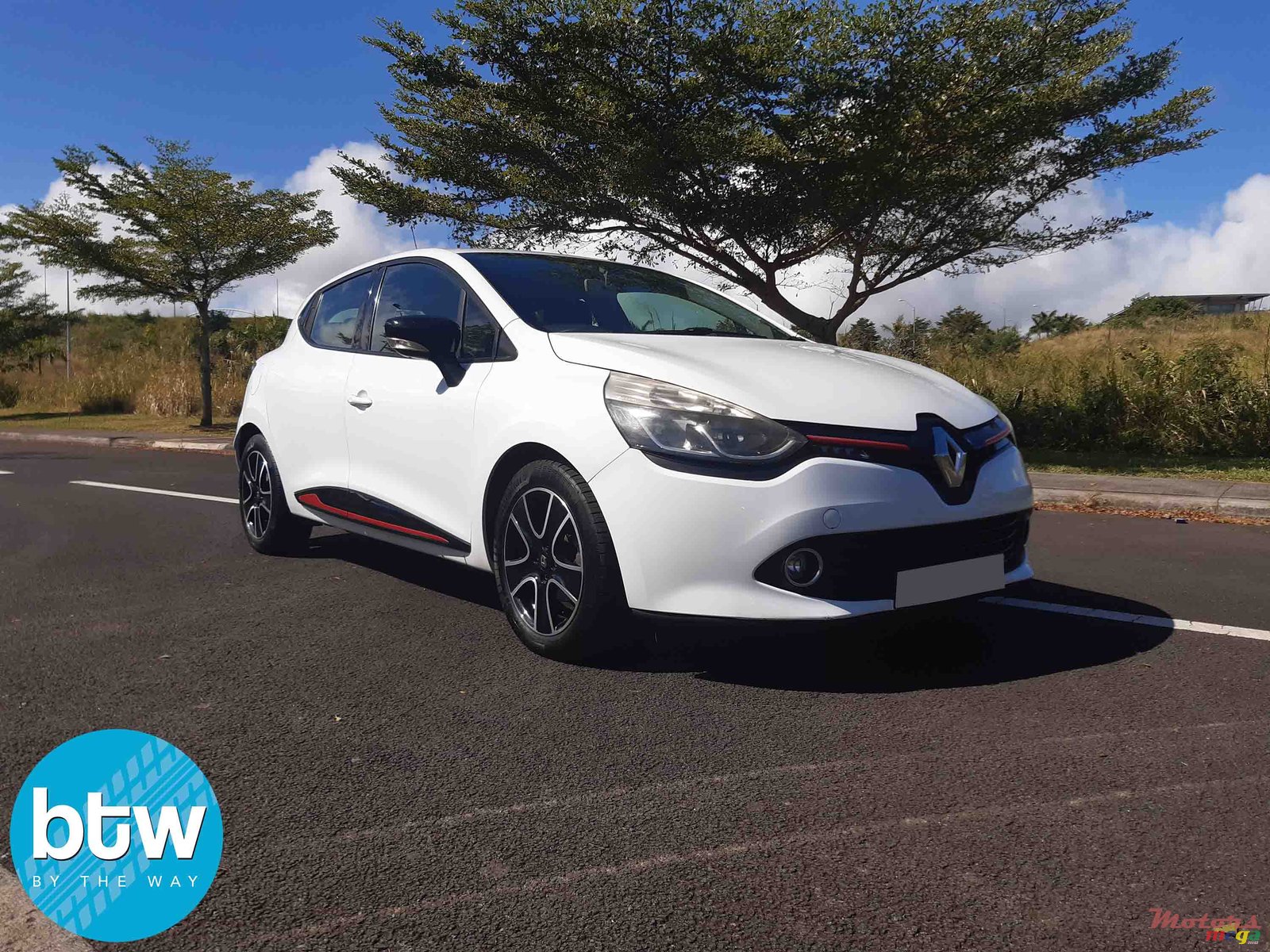 2014' Renault Clio 1.2 Turbo photo #1