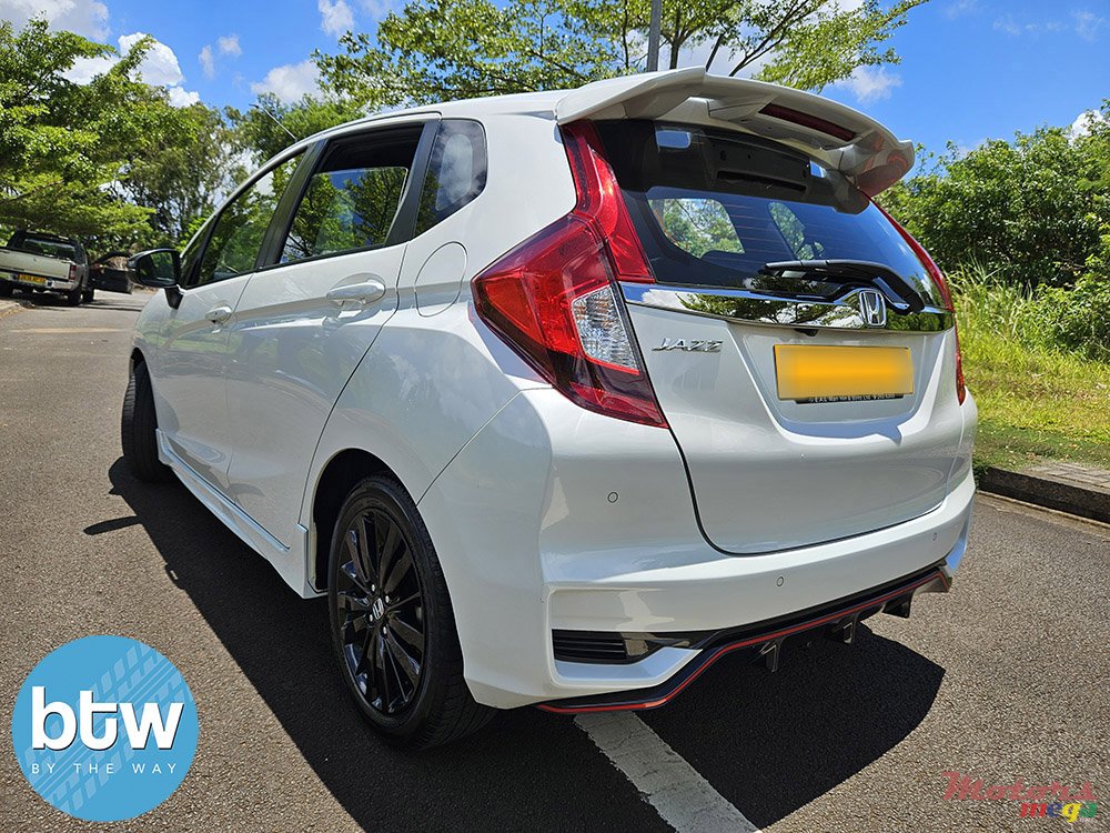 2020' Honda Jazz Sport photo #3