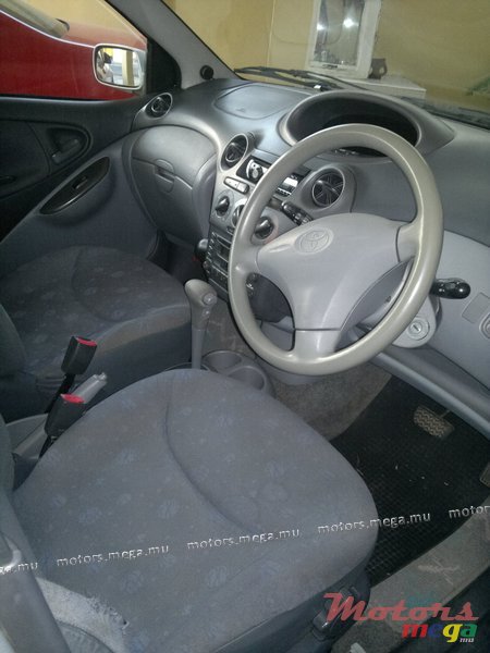 2001' Toyota Yaris VITZ AUTOMATIC photo #4
