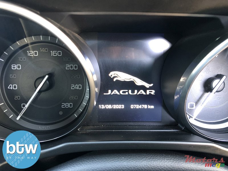 2016' Jaguar XE photo #7