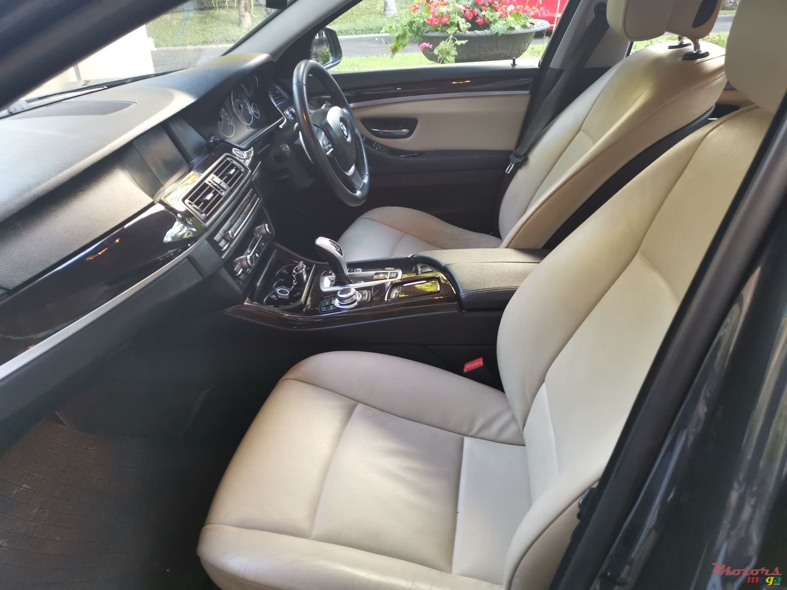 2010' BMW 523 photo #1