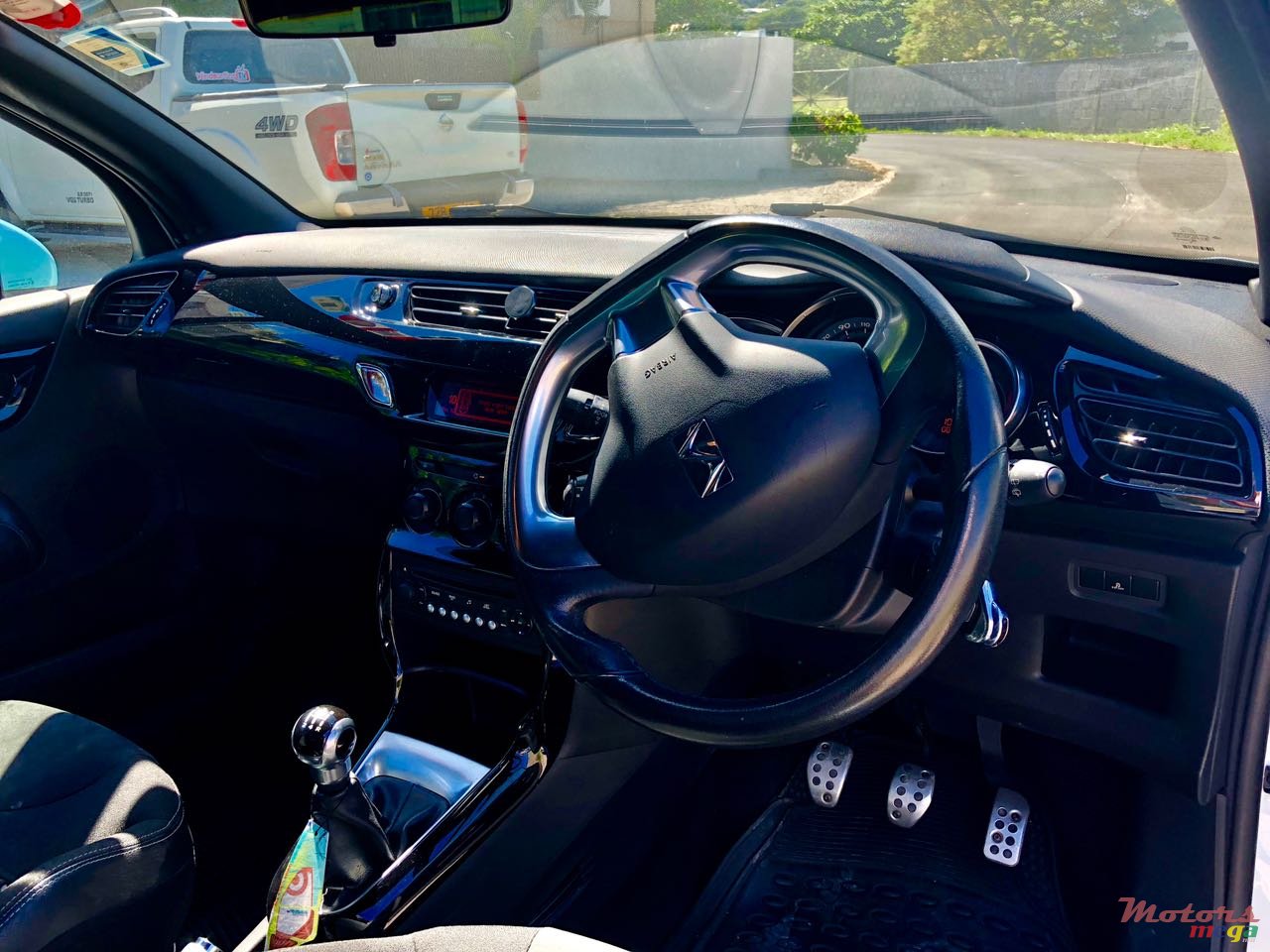 2010' Citroen DS3 photo #4